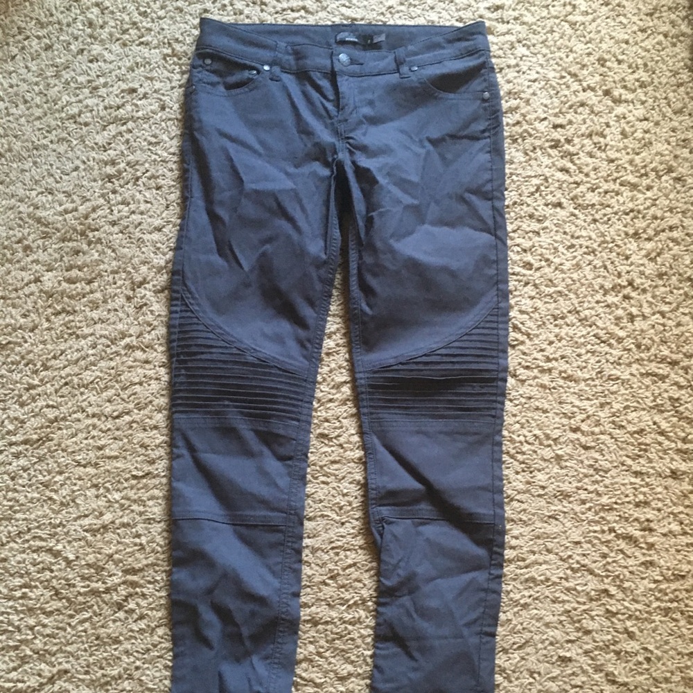 Stylish gray activewear prAna pants